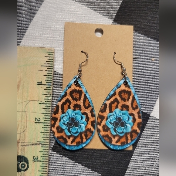 New Homemade 3d looking sublaminated turquoise and leopard print earrings - Picture 3 of 3